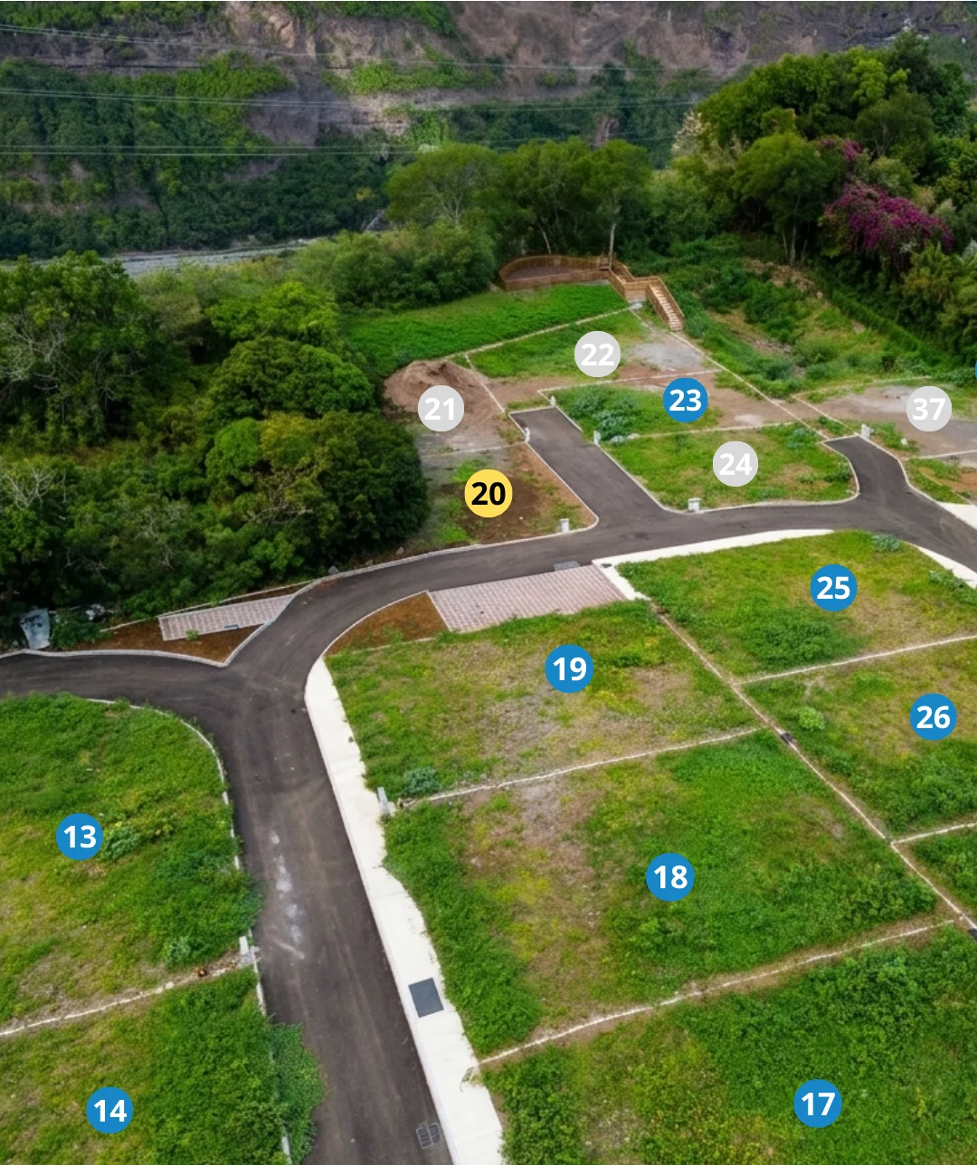 Vue aérienne annotée permettant de repérer plusieurs parcelles du lotissement